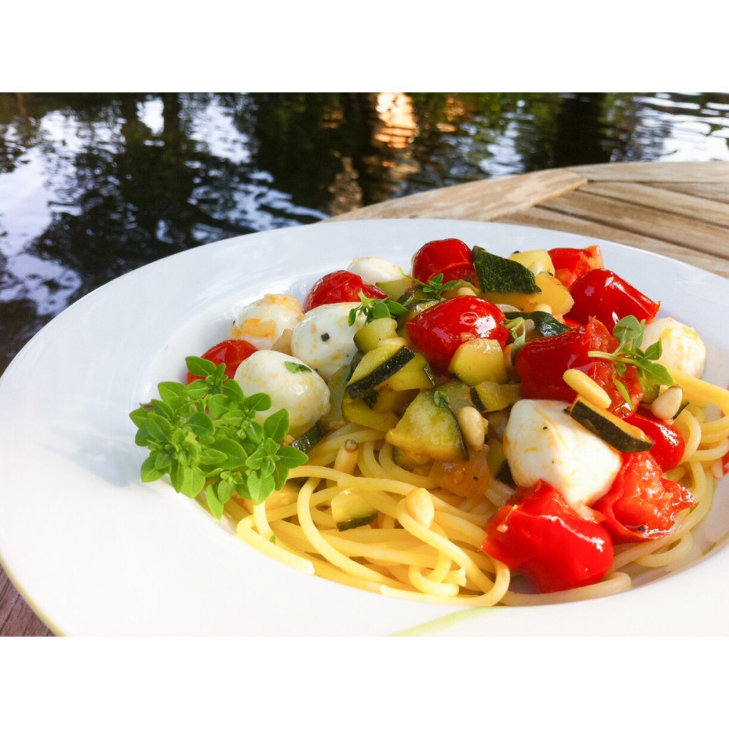 Spaghetti mit Zucchini/Tomaten/Mozzarella-Sauce - glutenfrei ...