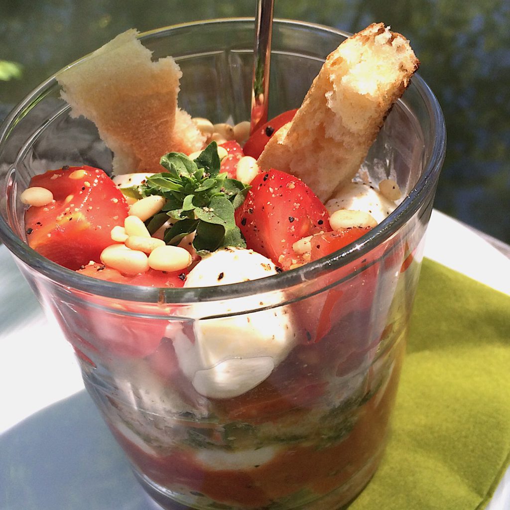 Mozzarella-Tomaten-Brot-Salat im Glas - glutenfreie Rezepte &amp; kreative ...