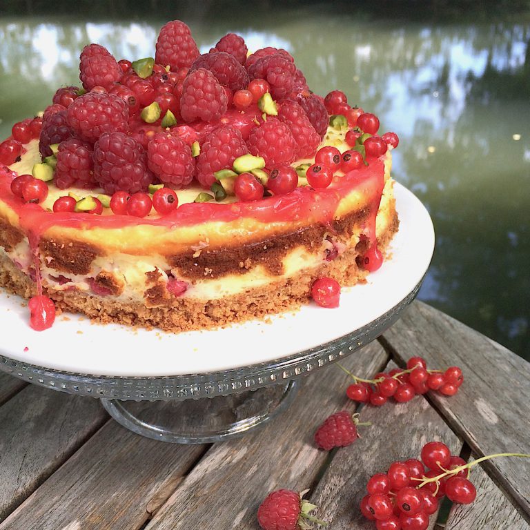 Käsekuchen mit Johannisbeeren und Himbeeren - glutenfrei - glutenfreie ...