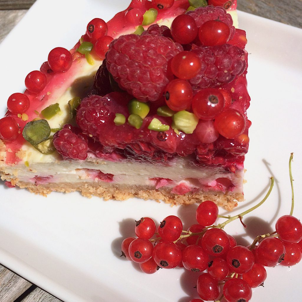 Käsekuchen mit Johannisbeeren und Himbeeren - glutenfrei - glutenfreie ...