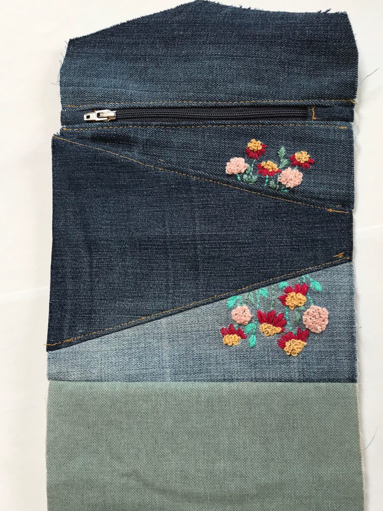 Blumen sticken auf Jeans
